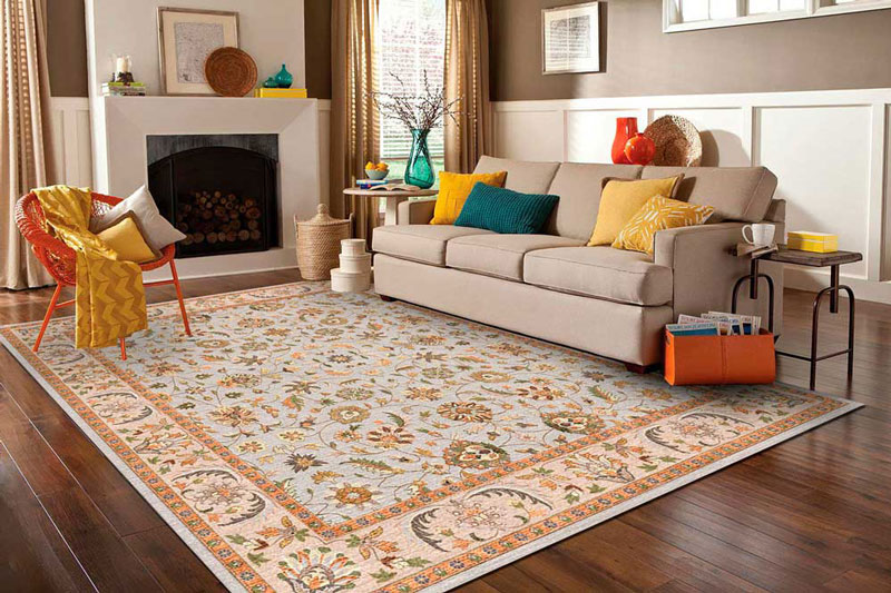 Ковер с орнаментом к дивану